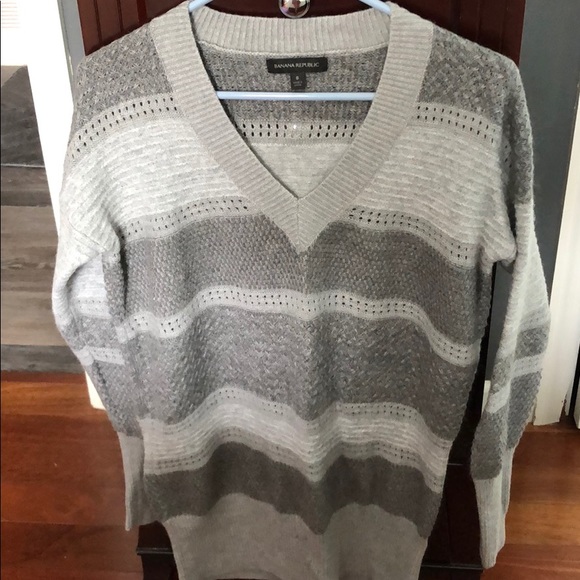Beautiful Banana Republic sweater small worn once - Picture 1 of 4